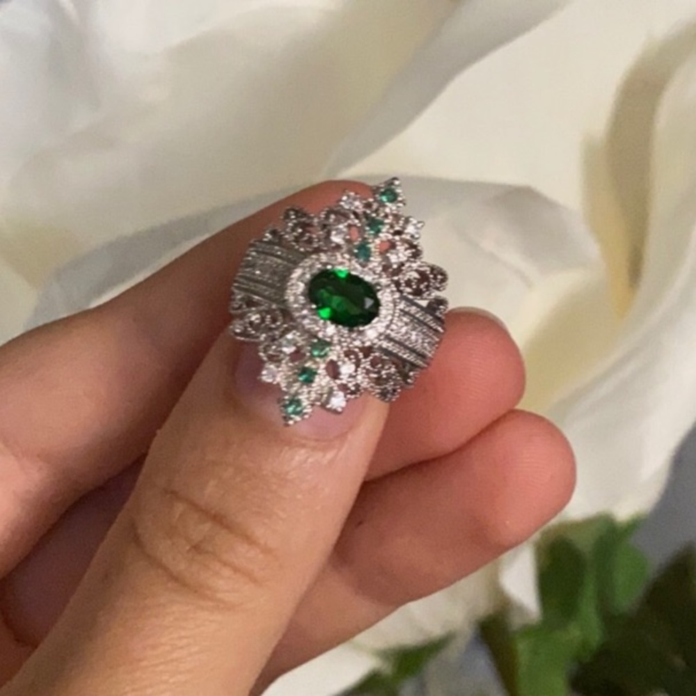 925 Silver Emerald and Diamond Vintage Ring - Picture 3 of 11